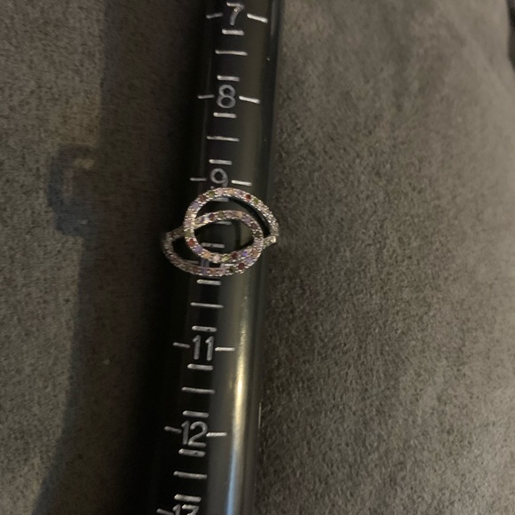 Costume jewelry ring silver colour with coloured stones SZ 9.5 - Picture 3 of 5